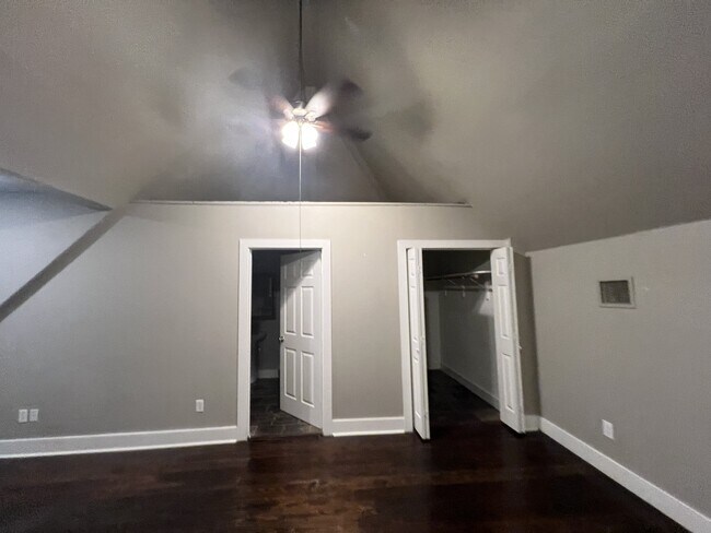 Building Photo - 300 W Dexter Dr