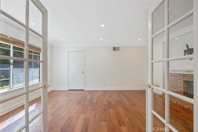 Building Photo - 5974 Ruthwood Dr