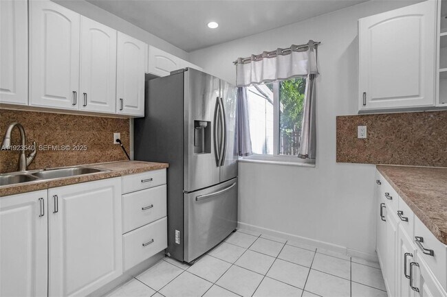 Building Photo - 601 SW 64th Pkwy