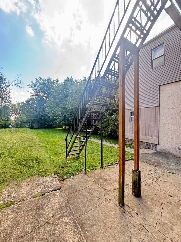Building Photo - 438 E King St