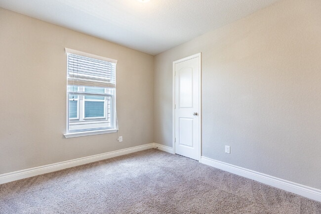 Building Photo - 27462 Paraiso Sands