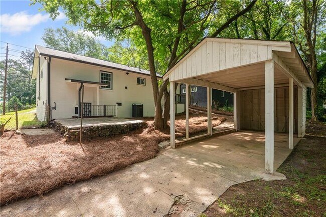 Building Photo - 2889 Macon Dr SE