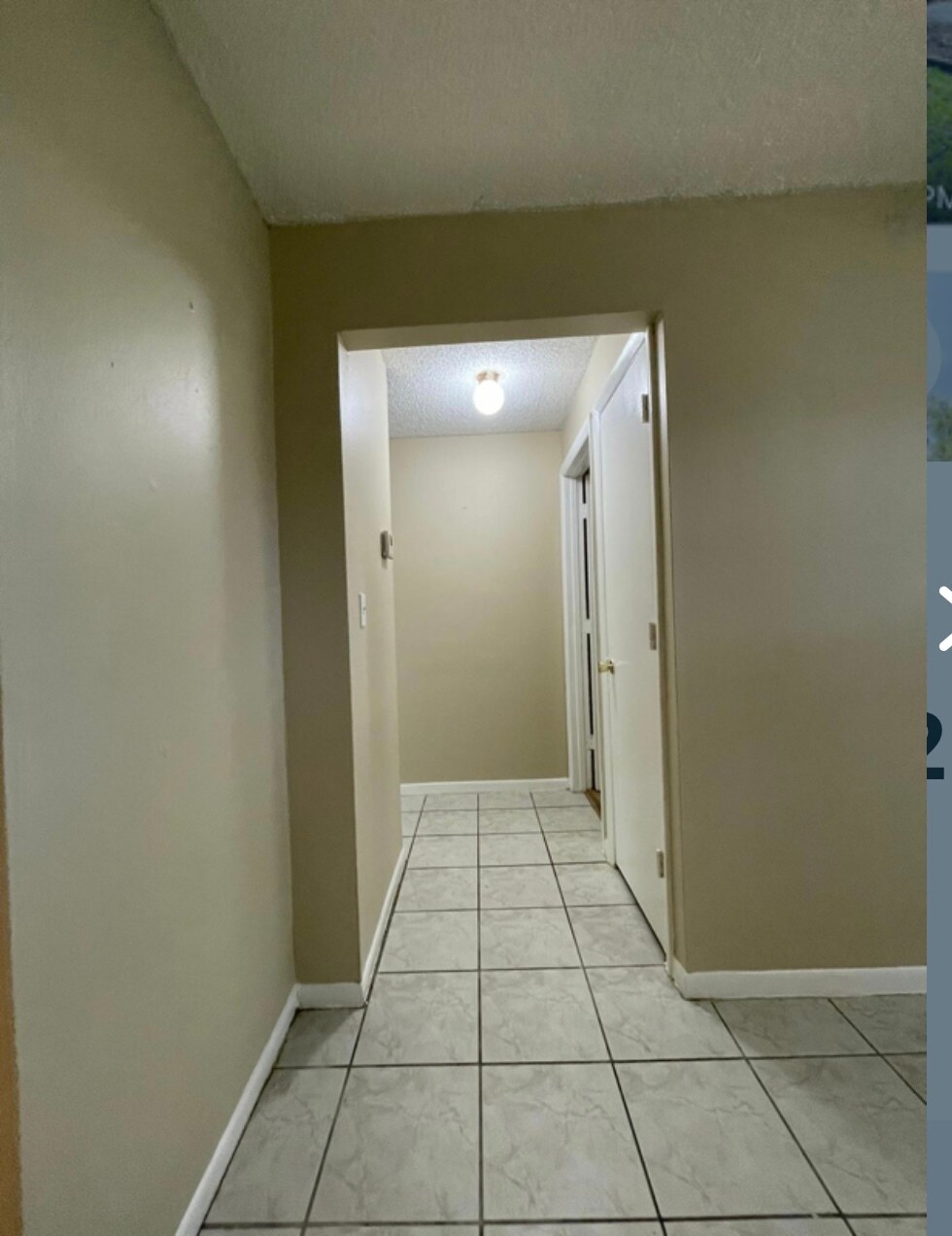 Building Photo - 4671 SW 66th Ave