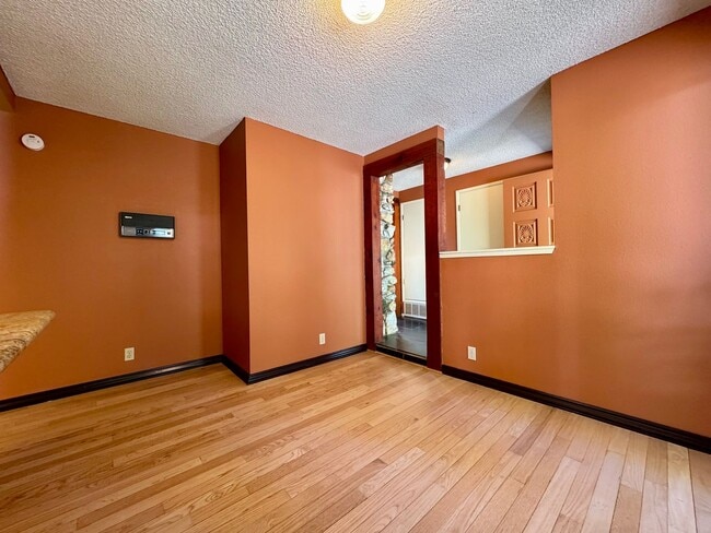 Building Photo - 4-bed 3-bath home in Nevada City!