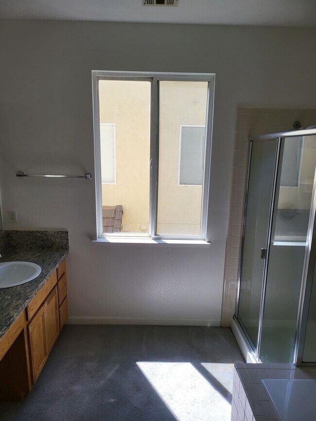 Building Photo - Three Bedroom and Three bathroom home and ...