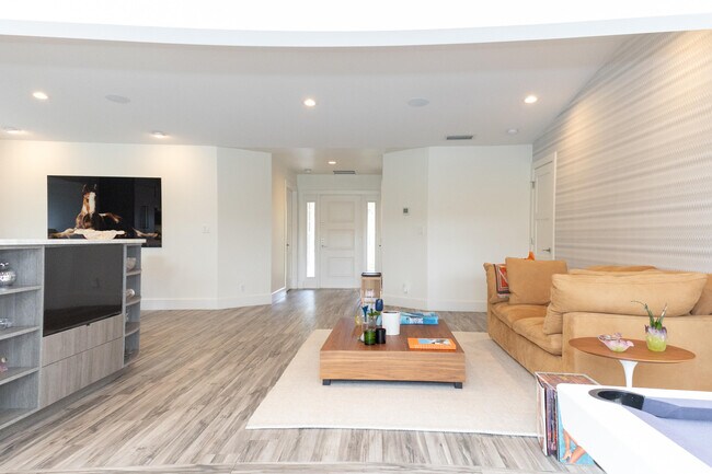 Building Photo - 2291 Las Casitas Dr