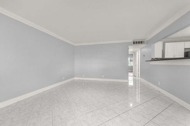 Building Photo - 339 Normandy Ln