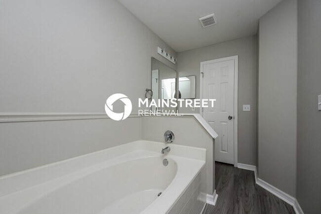Building Photo - 3 Bedroom Pet-Friendly Home in Kissimmee, FL with Main Street Renewal