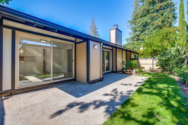 Building Photo - Single Story Townhome in Cherry Chase Neighborhood of Sunnyvale!