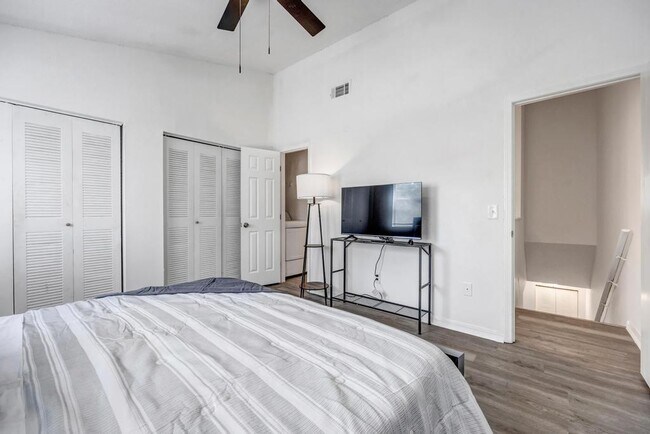 Building Photo - 111 E 1st St