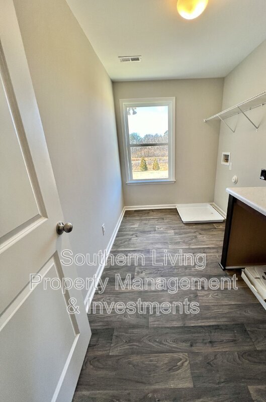 Building Photo - 1006 Creeks Landing Dr