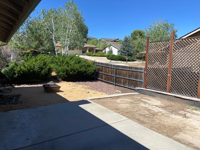 Building Photo - 2045 Sequoia Dr