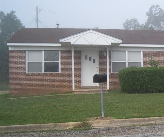 Building Photo - 228 Frieda Ln