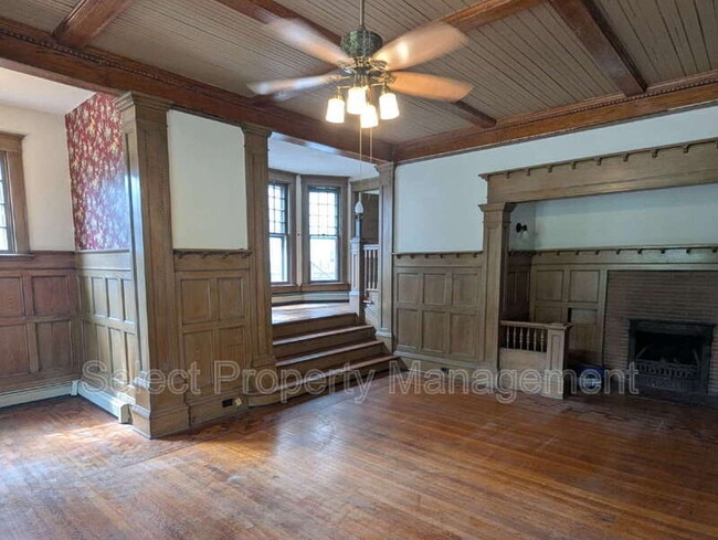 Building Photo - 1025 Crescent Ave