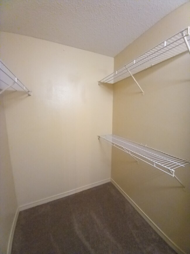 Building Photo - Cute patio home convenient to shopping and much more!