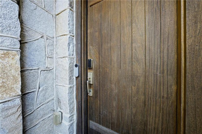 Building Photo - 1295 Cumberland Rd NE