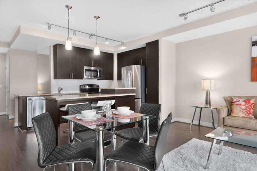 Building Photo - 3718 Midtown Dr