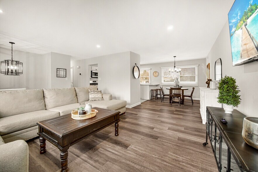 Building Photo - 706 Christy Ln