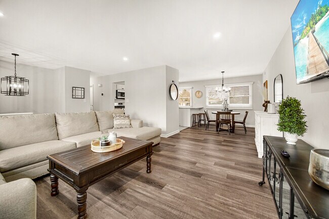 Building Photo - 706 Christy Ln