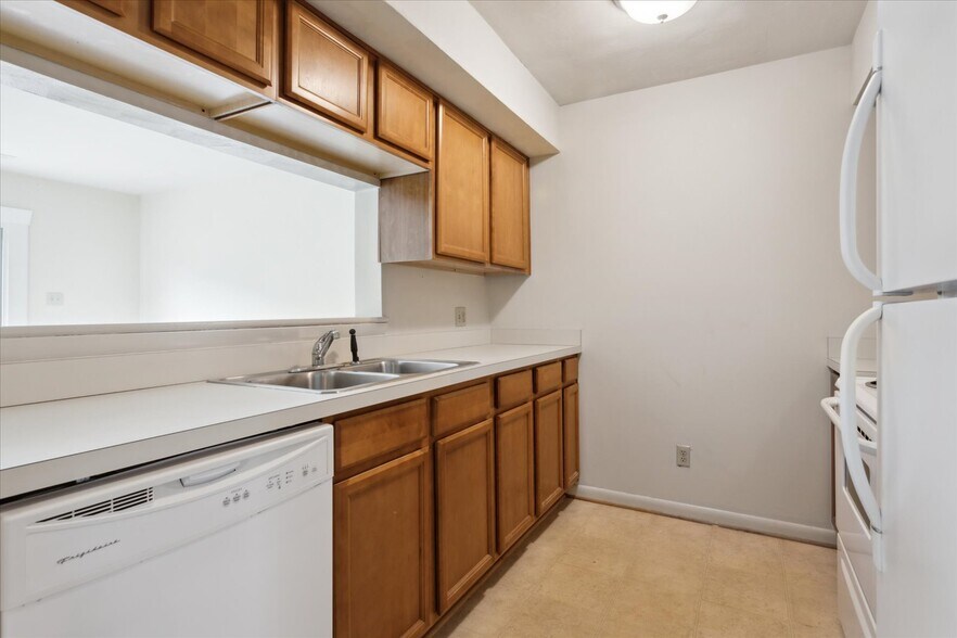 Building Photo - 3823 Staffordshire Ln