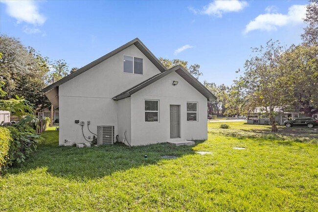 Building Photo - 600 N Lakewood Ave