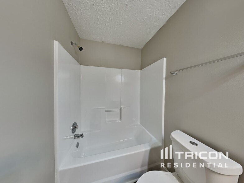 Building Photo - 8665 River Rock Ct