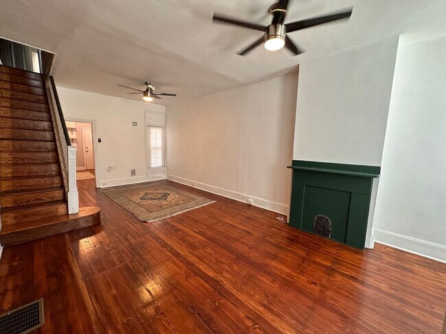 Building Photo - Old charm mixed with new finishes. Beautif...