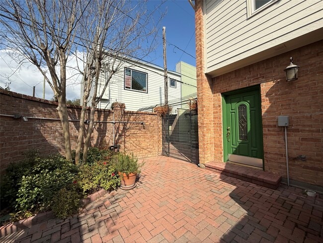 Building Photo - 3619 Mulberry St