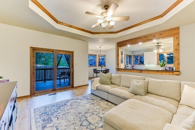 Building Photo - 640 Bluffside Dr