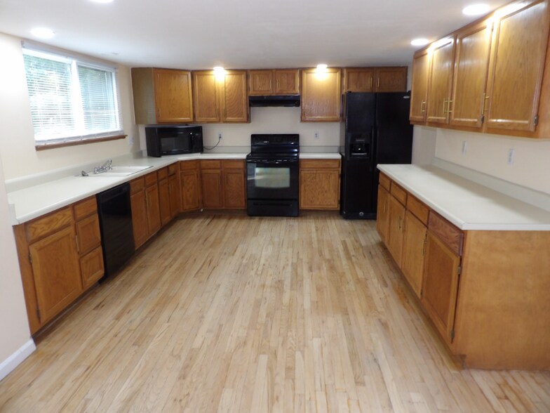 Building Photo - 3830 Gingham Way
