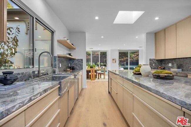 Building Photo - 1836 Loma Vista Dr