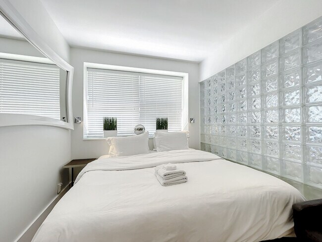 Building Photo - 825 Jimmy Buffett Mem Hwy