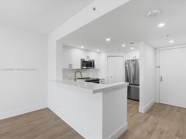 Building Photo - 701 Brickell Key Blvd