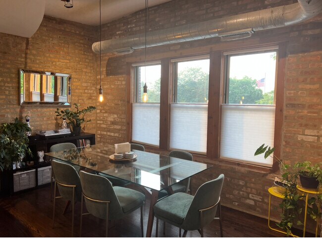 Building Photo - 1231 W Greenleaf Ave