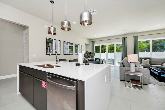 Building Photo - 7740 Sandy Ridge Dr