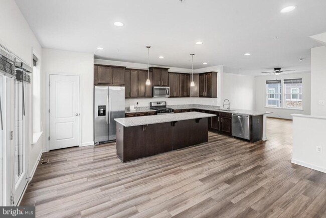 Building Photo - 6202 Davinci St