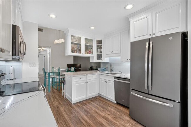 Building Photo - 2121 S Ocean Blvd