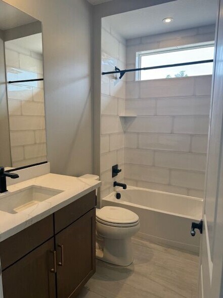 Building Photo - 1345 Rockwood Dr