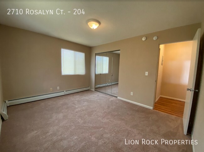 Building Photo - 2710 Rosalyn Ct