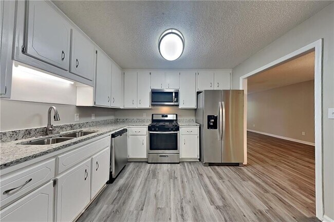 Building Photo - 4523 Hickory Grove Dr NW