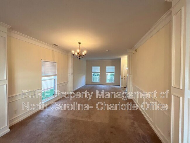 Building Photo - 4803 Sunburst Ln