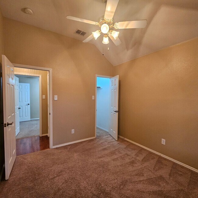 Building Photo - Pine Ridge Estates