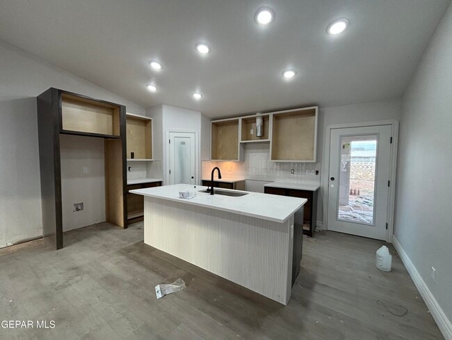 Building Photo - 2633 Dunoon Dr