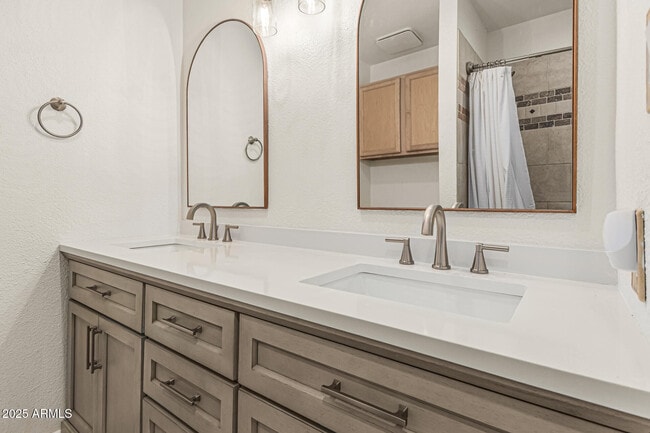 Building Photo - 7714 E Wilshire Dr