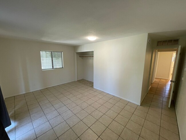 Building Photo - 5 Bedroom 2 Bathroom Apartment in Goleta