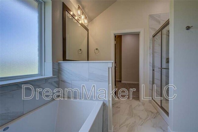 Building Photo - 207 Hope Ave