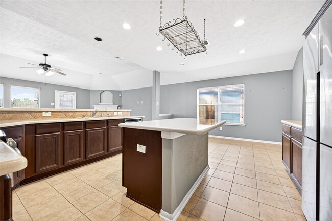 Building Photo - 24822 Diamond Run Ct