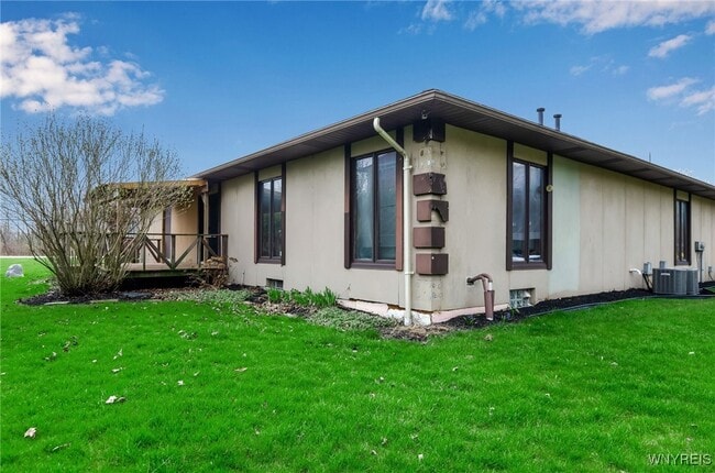 Building Photo - 9400 Wehrle Dr