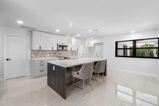 Building Photo - 1200 SW 8th St