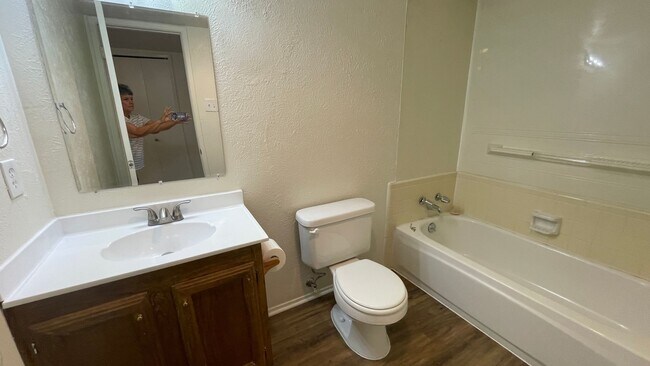 Building Photo - Very nice home in NRH in Birdville ISD